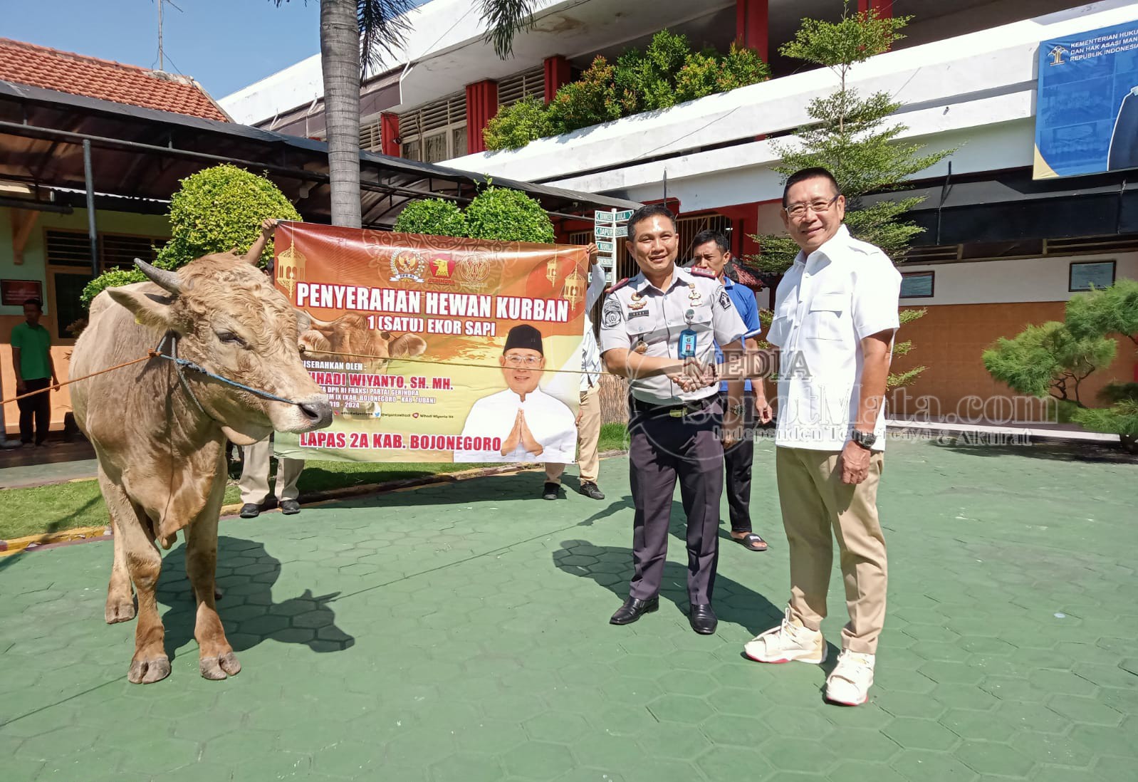 1598px x 1098px - Wihadi Wiyanto Serahkan Hewan Qurban Ke Lapas Kelas IIA Bojonegoro -  MediaSorotMata.com