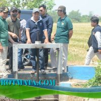 Ditemani Kades Slamet Riyanto, Plt Bupati Sidoarjo Subandi Sidak Sungai Segodobacang