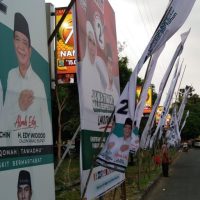 KPU Sidoarjo Gebyar APK Bergambar Paslon Pilkada 2024