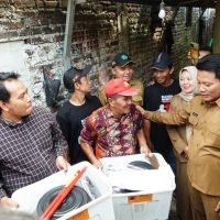 Dua Korban Kebakaran Rumah di Desa Banjarkemantren Kecamatan Buduran Dapat Perhatian Plt. Bupati Sidoarjo