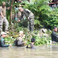 Pemkab Sidoarjo Bersama Kodim 0816 Sidoarjo Bersihkan Sungai Pelayaran Taman