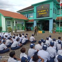 Babinsa Kedawung Berikan Wawasan Kebangsaan Di MTsN 5 Pasuruan